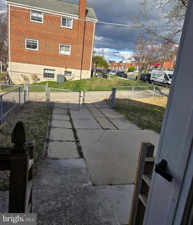 Building Photo - 7801 Hillsway Ave