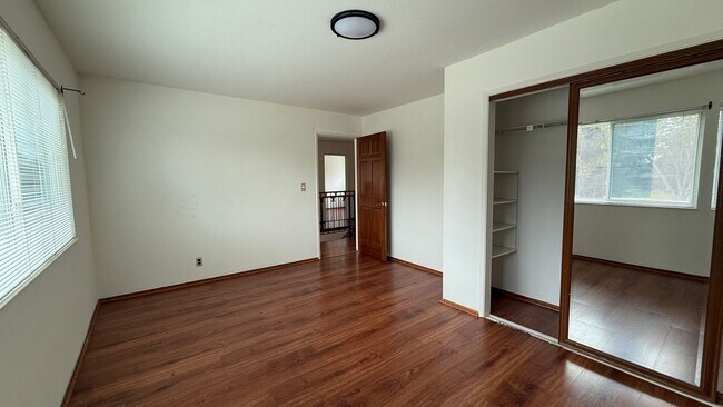 Building Photo - 1081 Holly St