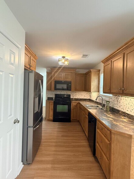 Building Photo - 5828 Bradshaw Ct