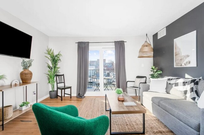 Building Photo - 516 Splitlog Ave