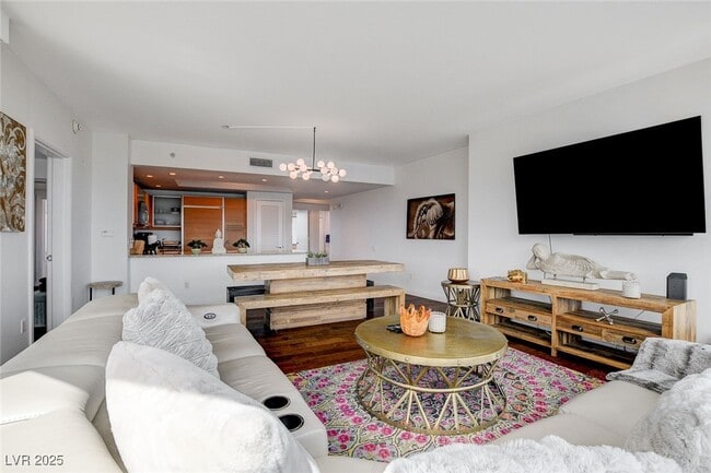 Building Photo - 222 Karen Ave