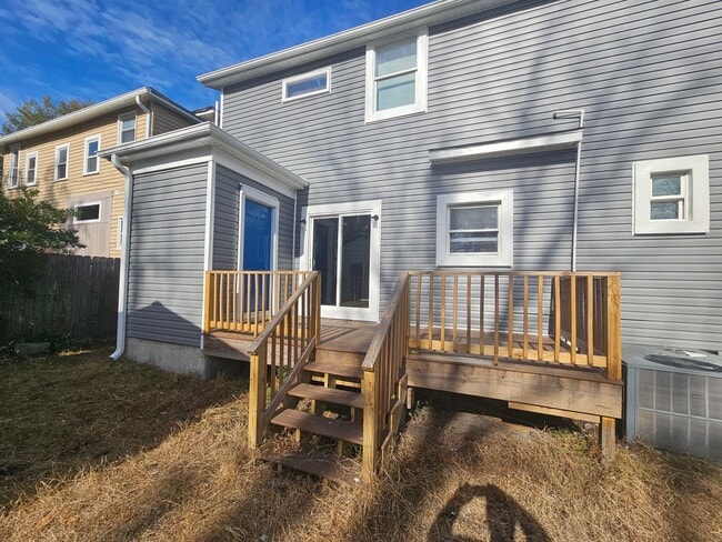 Building Photo - Historic Charm combined with Modern convenience 3 bedroom 2.5 bath spacious home