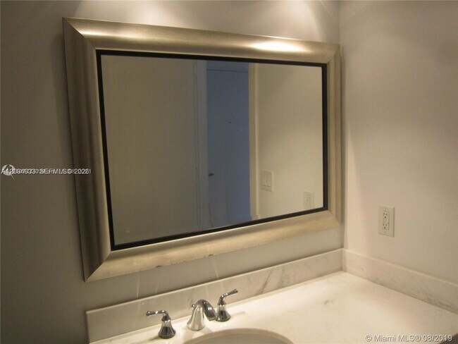 Building Photo - 1060 Brickell Ave