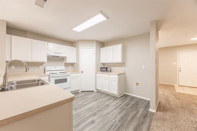 Building Photo - 2831 Grandview Dr