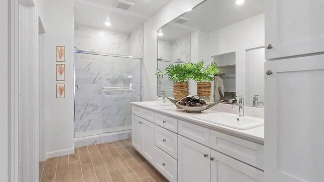 Building Photo - 7066 W Cheshire Ave