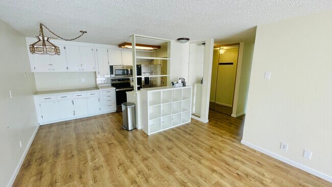 Building Photo - 960 Shorepoint Ct
