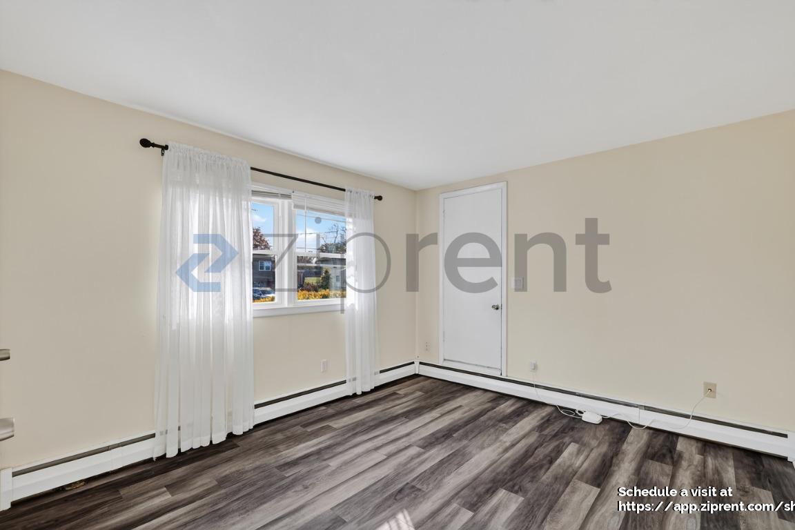 Building Photo - 68 Lyman Rd