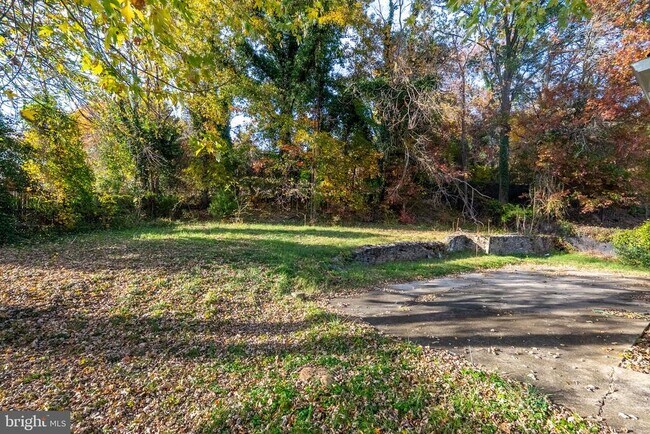 Building Photo - 3001 Fairhill Ct