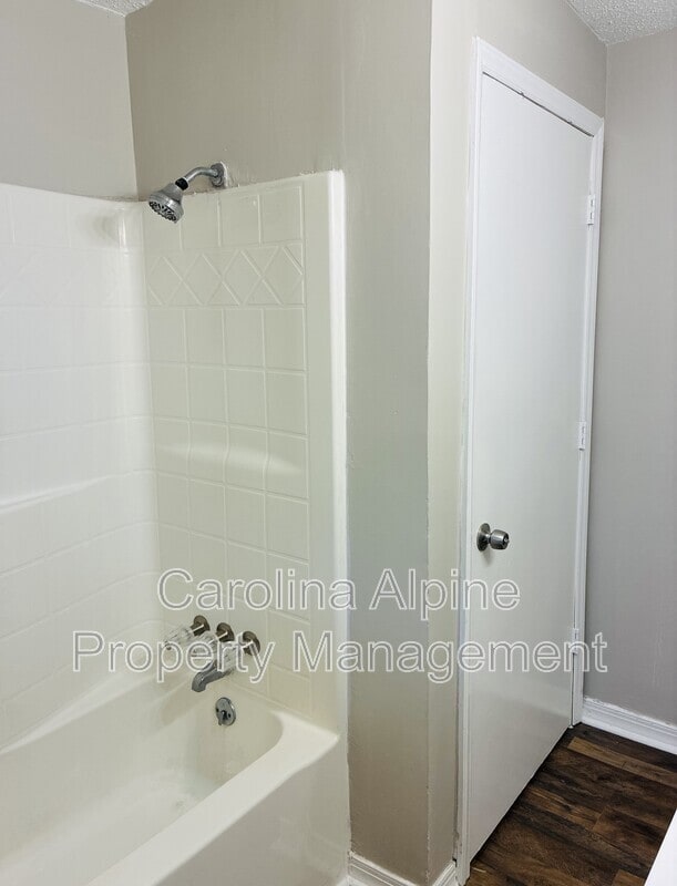 Building Photo - 131 Lindsey St