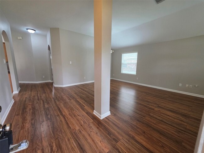 Building Photo - 2108 Goldfinch Ln