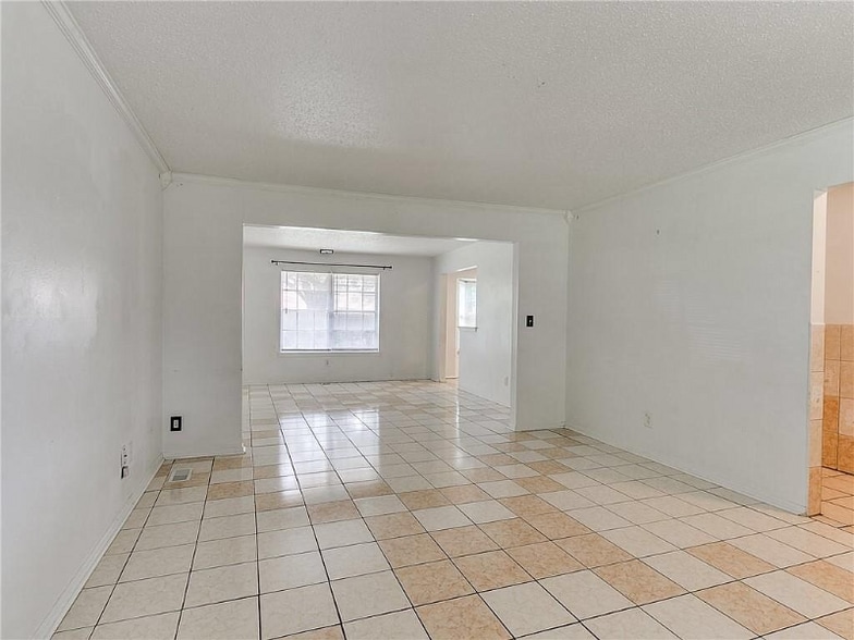 Building Photo - 1300 NW 106th St
