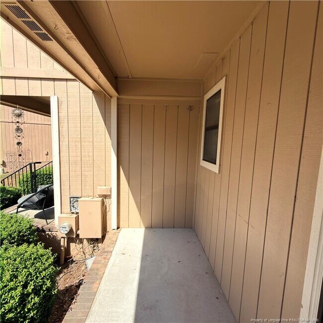 Building Photo - 1276 N Forest Dr