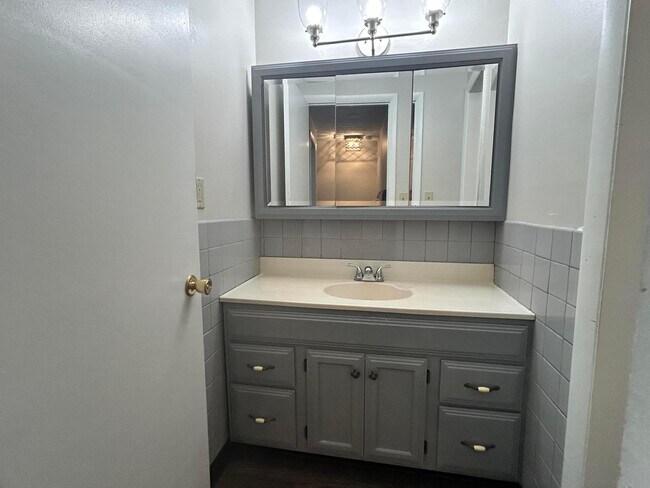 Building Photo - 2846 Avati Dr