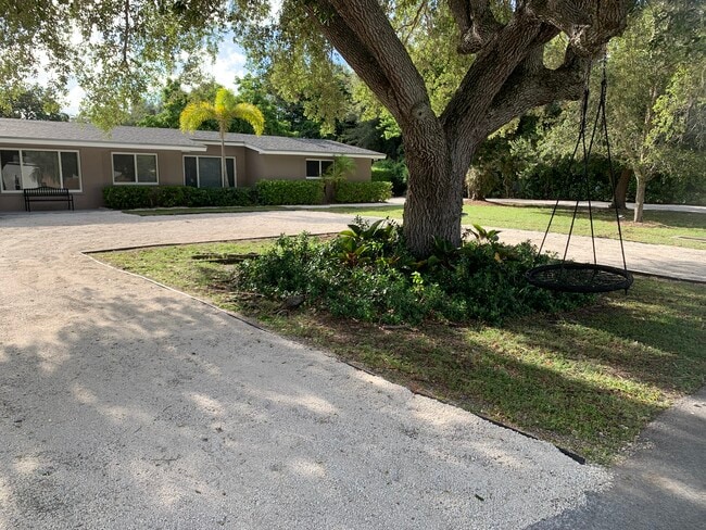 Building Photo - 10790 SW 88th Ave