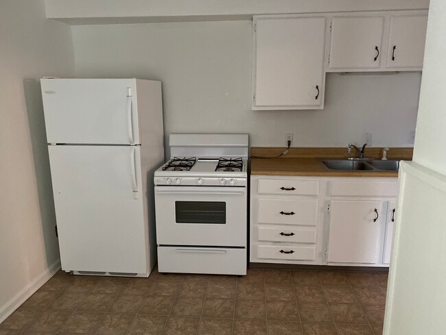 Building Photo - 2180 W Schantz Ave