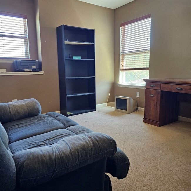 Building Photo - 11727 Madison Oak St