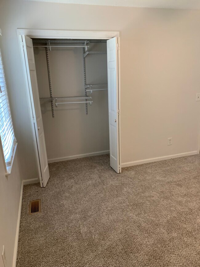 Building Photo - 207 McLeod Dr