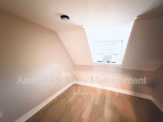 Building Photo - 3503 Dodson Ave