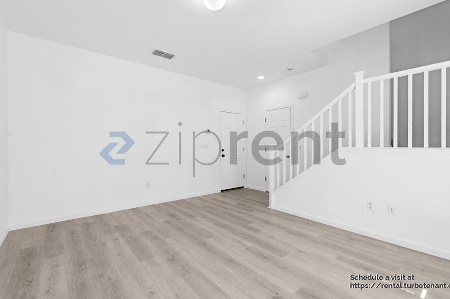 Building Photo - 10923 Tower Park Dr