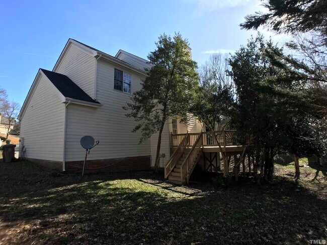 Building Photo - 105 Sandy Creek Ct