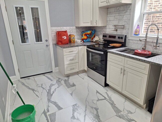 Building Photo - 4947 W Race Ave