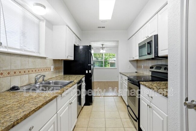 Building Photo - 924 Wisteria Way