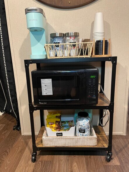 Microwave - 203 Poplar St