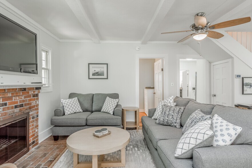 Building Photo - 21 Elsmere Rd