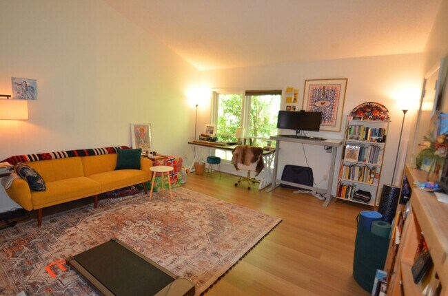Building Photo - Ranch with bonus upstairs Fearrington Dream Home!