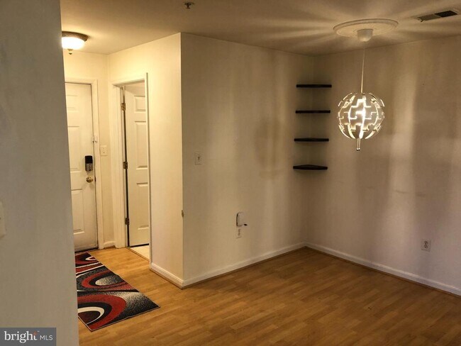 Building Photo - 1055 Gardenview Loop