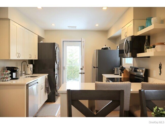 Building Photo - 38 Woodridge Rd