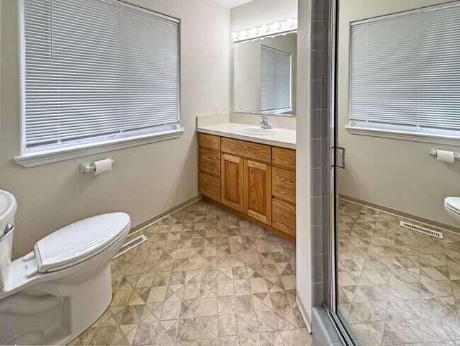 Building Photo - Spacious 3-Bedroom Home with 3-Car Garage, Fenced Yard & Easy Commute to Downtown Boise & BSU