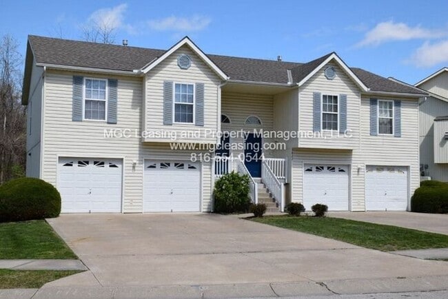 Building Photo - Creekwood Park Townhomes — Spacious 3-Bedroom minutes from downtown