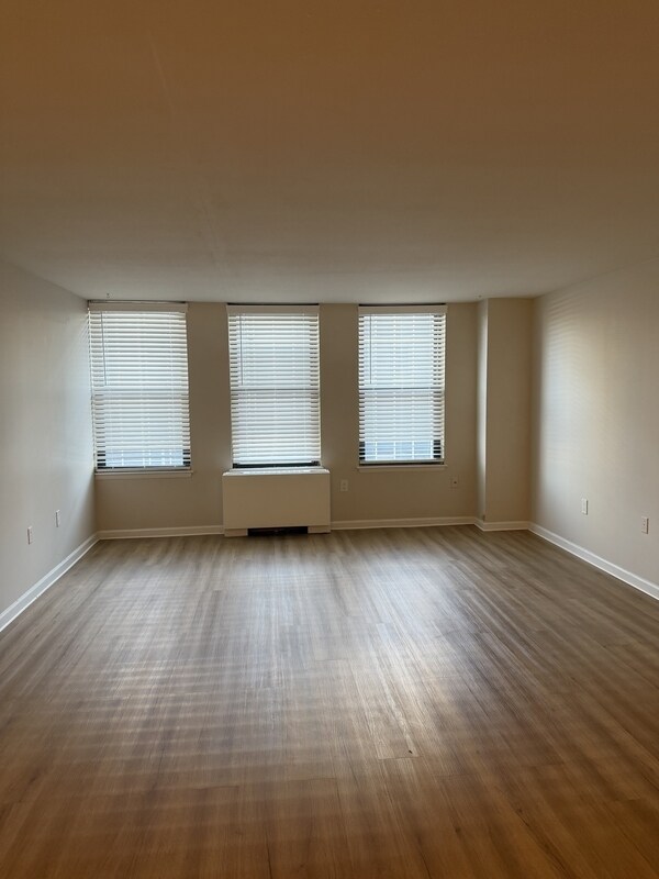 Building Photo - 967 Asylum Ave