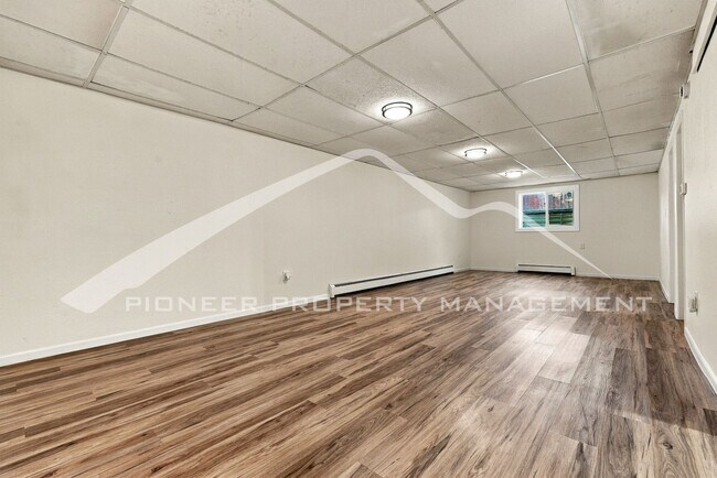 Building Photo - 648 Buchanan Ln