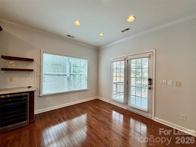 Building Photo - 9416 Segundo Ln