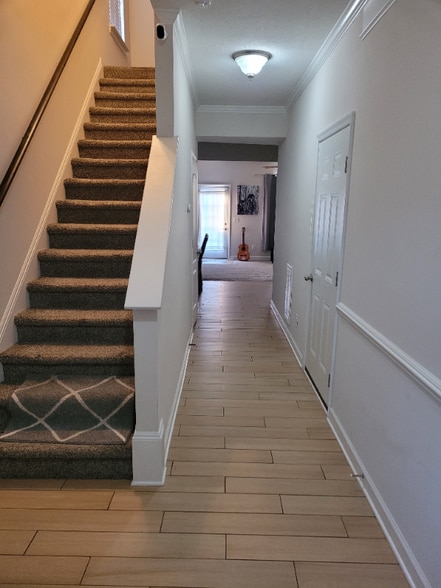 Building Photo - 327 Webster St