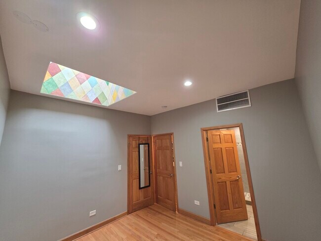 Building Photo - 3114 N Lincoln Ave