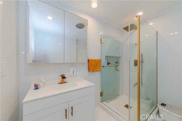 Building Photo - 358 S Gramercy Pl
