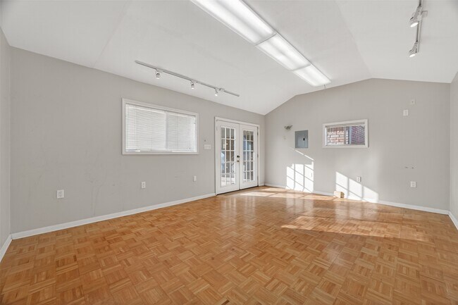 Building Photo - 21215 Park Bluff Dr