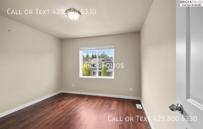 Building Photo - 10550 Sheridan Cres NE