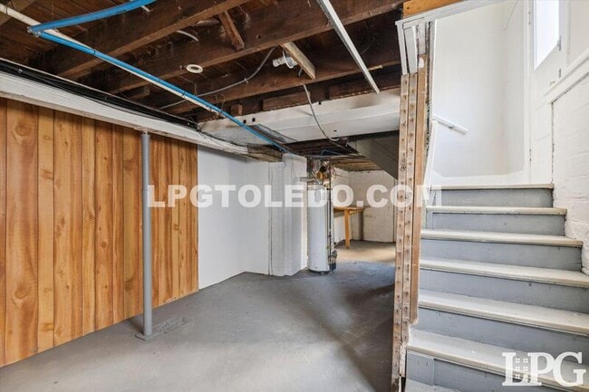 Building Photo - 4117 Thornton Ave