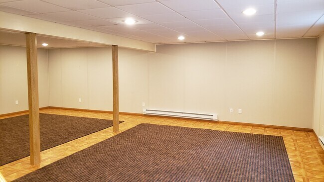 Building Photo - 1542 Surry Hill Ct