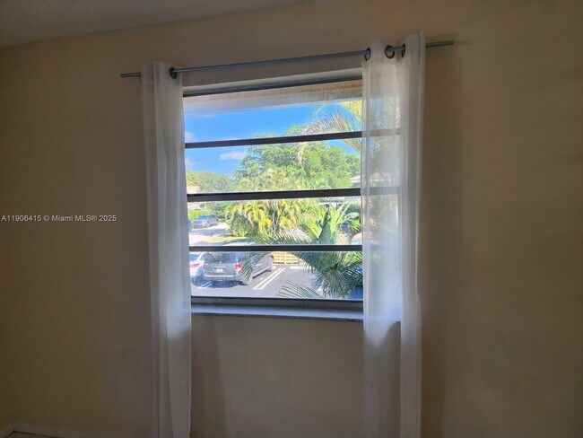 Building Photo - 8704 NW 35th St