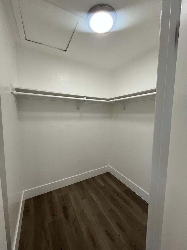 Building Photo - Brand new remodel unit! Must see