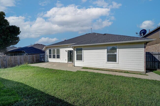 Building Photo - 2710 Logan Dr