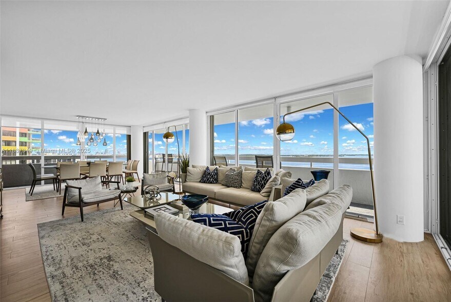 Building Photo - 1627 Brickell Ave