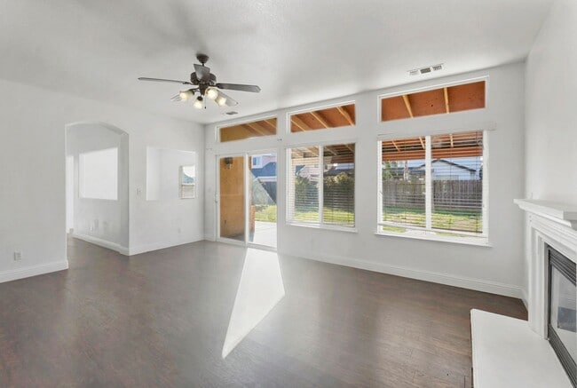 Building Photo - Beautiful 4 Bedroom 3 Bath home in Riverbank