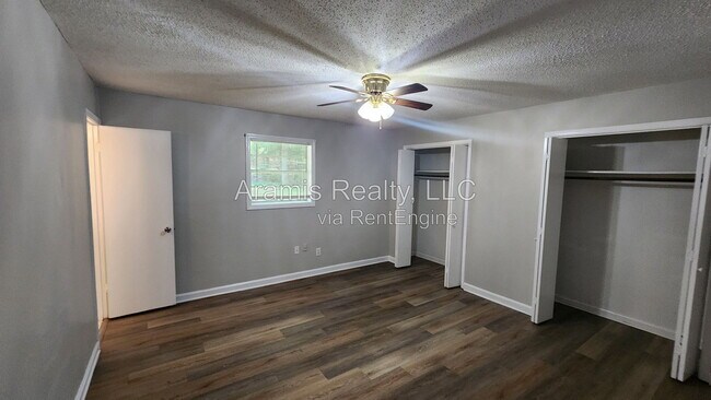 Building Photo - 3894 Cindy Dr