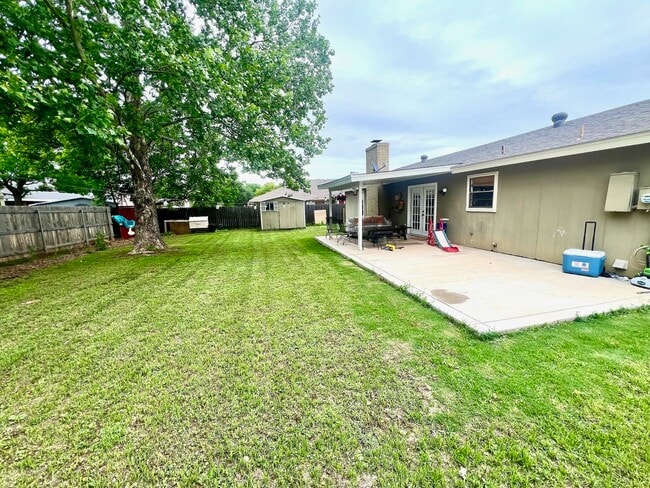 Building Photo - 1610 Smith Dr
